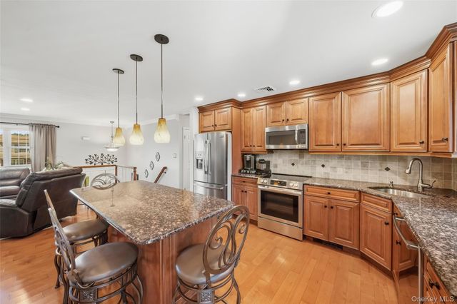 6 Liberty Court, Washingtonville, NY 10992