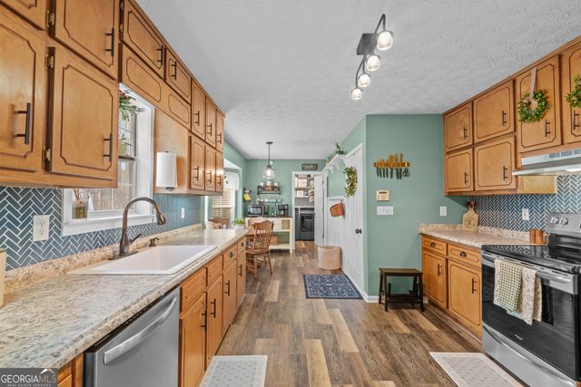 466 Grove Pointe Court, Locust Grove, GA 30248