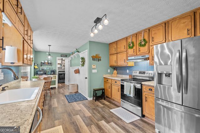 466 Grove Pointe Court, Locust Grove, GA 30248