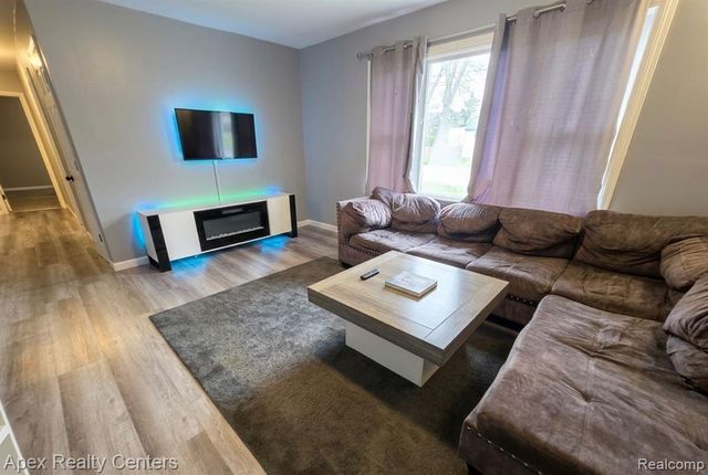 31939 Calhoun Court, Westland, MI 48186