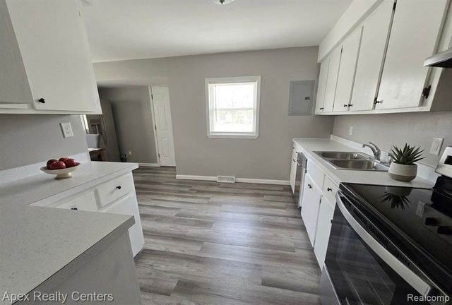 31939 Calhoun Court, Westland, MI 48186
