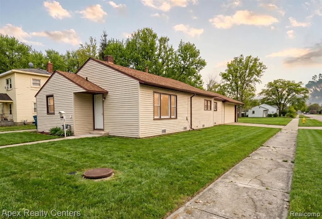 31939 Calhoun Court, Westland, MI 48186