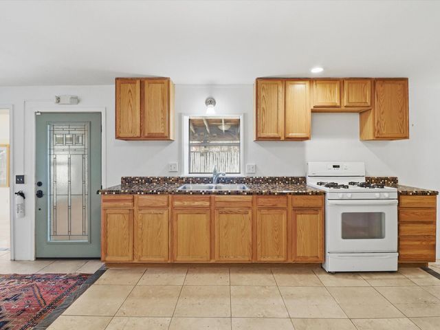 104 Guthrie Lane A & B, Taos, NM 87571