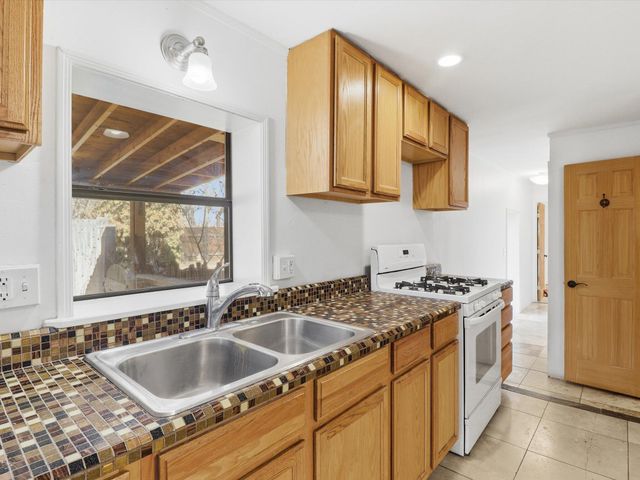 104 Guthrie Lane A & B, Taos, NM 87571