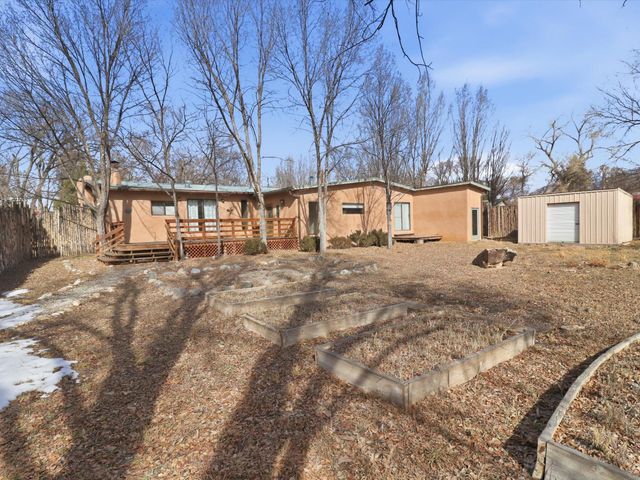 104 Guthrie Lane A & B, Taos, NM 87571