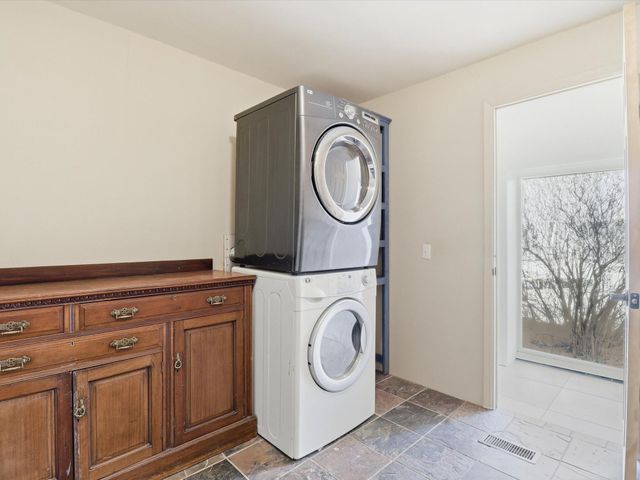 104 Guthrie Lane A & B, Taos, NM 87571