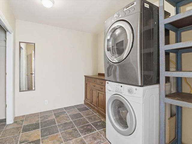 104 Guthrie Lane A & B, Taos, NM 87571