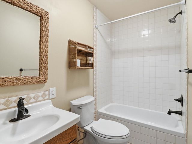 104 Guthrie Lane A & B, Taos, NM 87571