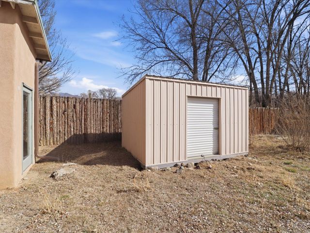 104 Guthrie Lane A & B, Taos, NM 87571