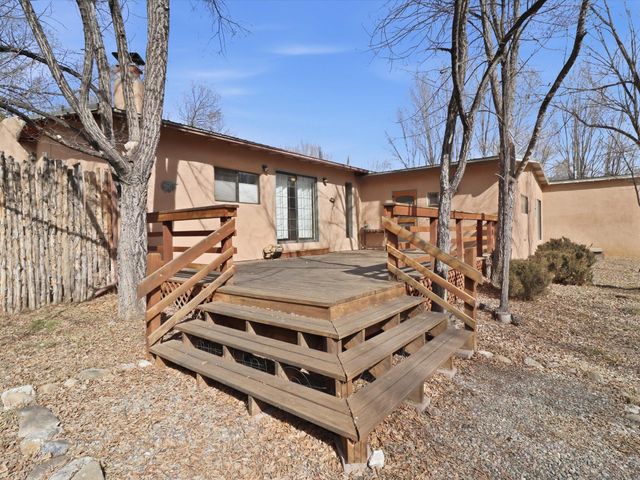 104 Guthrie Lane A & B, Taos, NM 87571