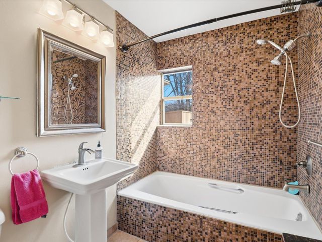 104 Guthrie Lane A & B, Taos, NM 87571