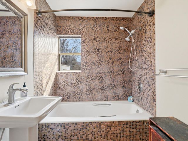 104 Guthrie Lane A & B, Taos, NM 87571