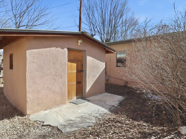 104 Guthrie Lane A & B, Taos, NM 87571
