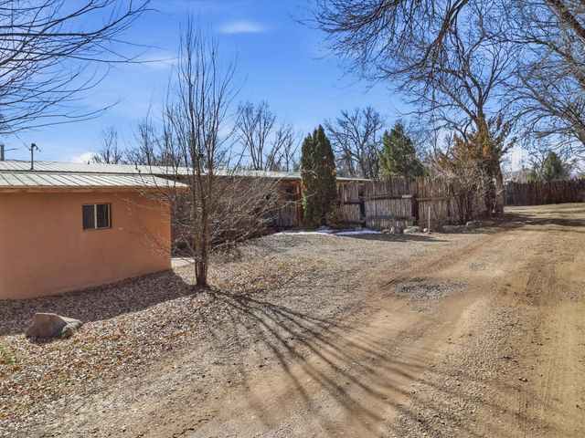104 Guthrie Lane A & B, Taos, NM 87571