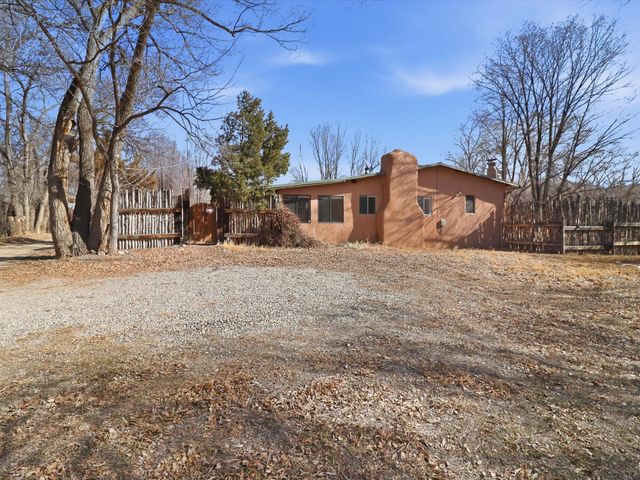 104 Guthrie Lane A & B, Taos, NM 87571