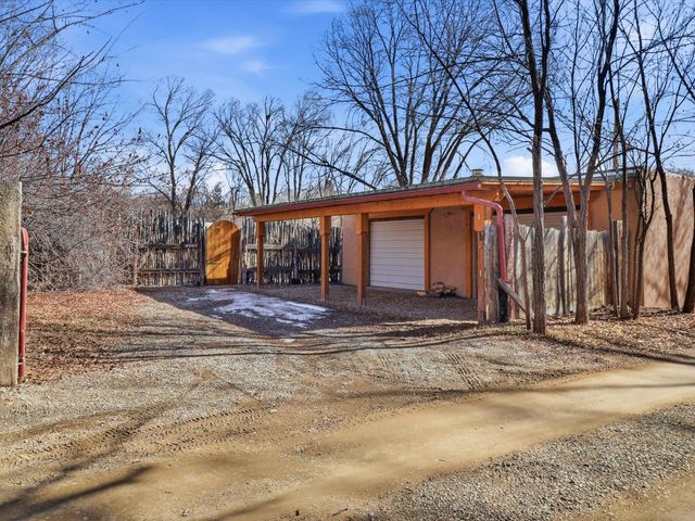 104 Guthrie Lane A & B, Taos, NM 87571