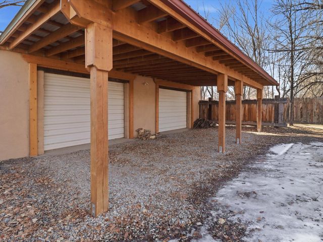 104 Guthrie Lane A & B, Taos, NM 87571