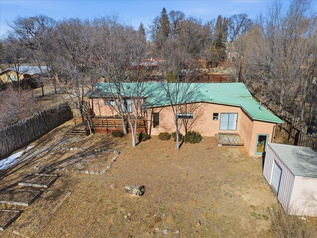 104 Guthrie Lane A & B, Taos, NM 87571