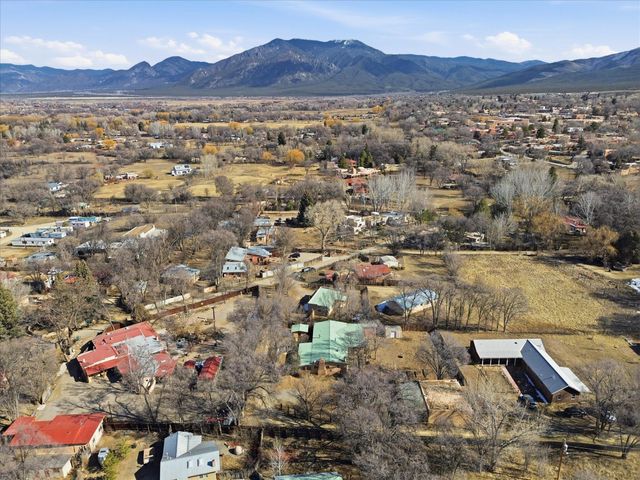 104 Guthrie Lane A & B, Taos, NM 87571