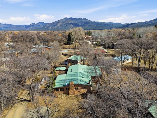 104 Guthrie Lane A & B, Taos, NM 87571