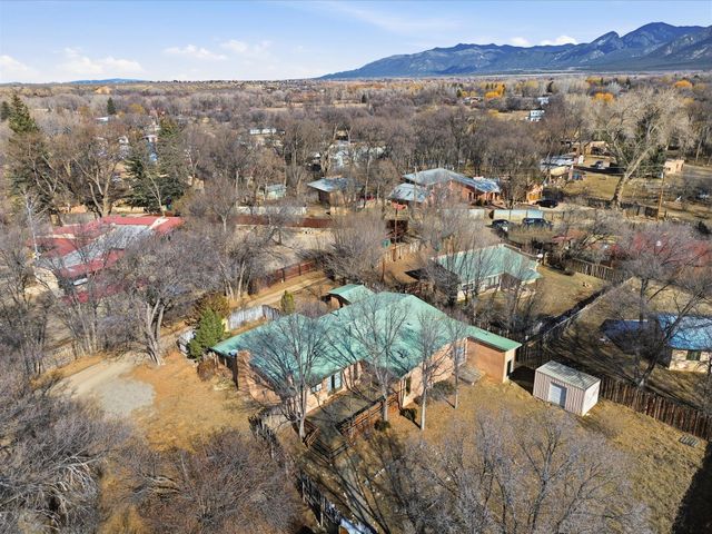 104 Guthrie Lane A & B, Taos, NM 87571