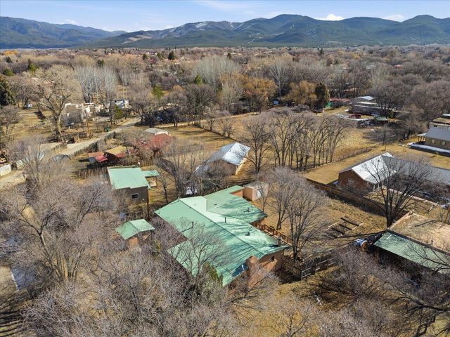 104 Guthrie Lane A & B, Taos, NM 87571