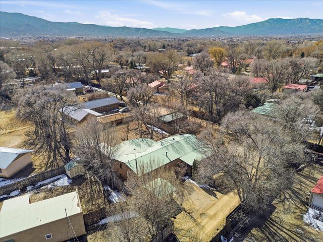 104 Guthrie Lane A & B, Taos, NM 87571