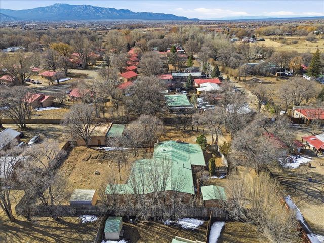 104 Guthrie Lane A & B, Taos, NM 87571