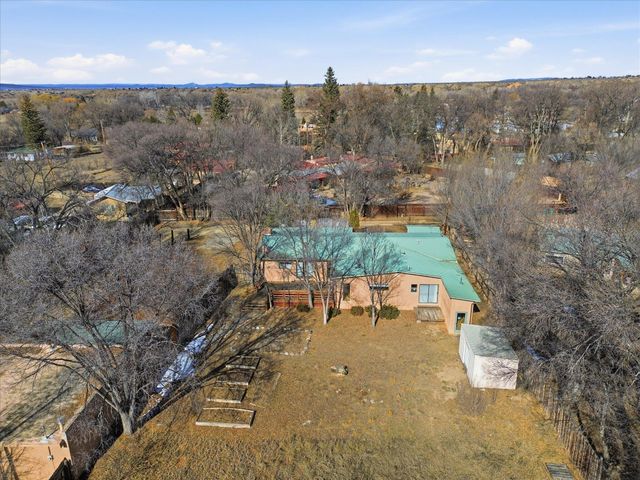 104 Guthrie Lane A & B, Taos, NM 87571