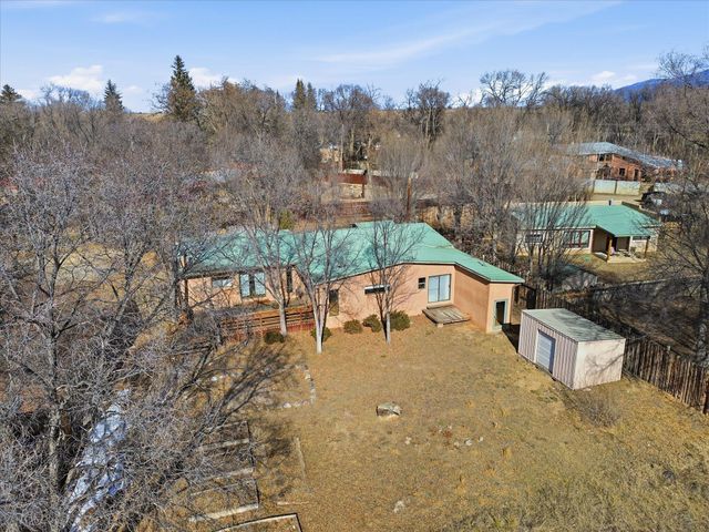 104 Guthrie Lane A & B, Taos, NM 87571