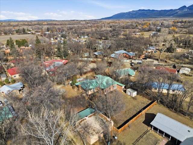 104 Guthrie Lane A & B, Taos, NM 87571