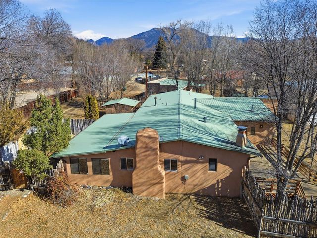 104 Guthrie Lane A & B, Taos, NM 87571