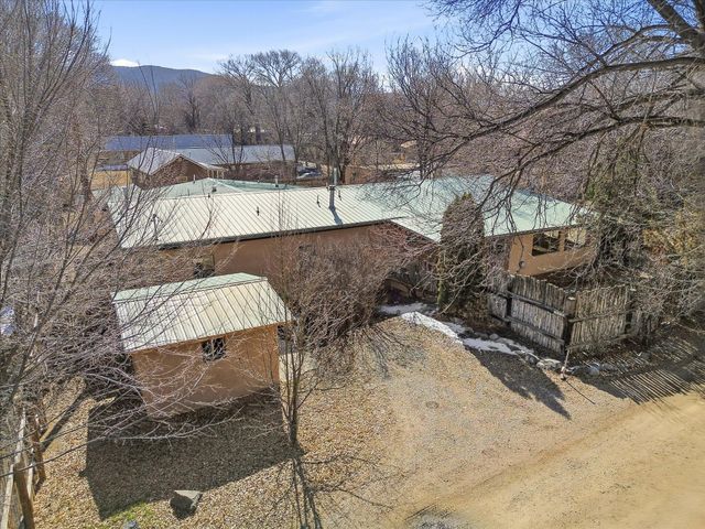 104 Guthrie Lane A & B, Taos, NM 87571