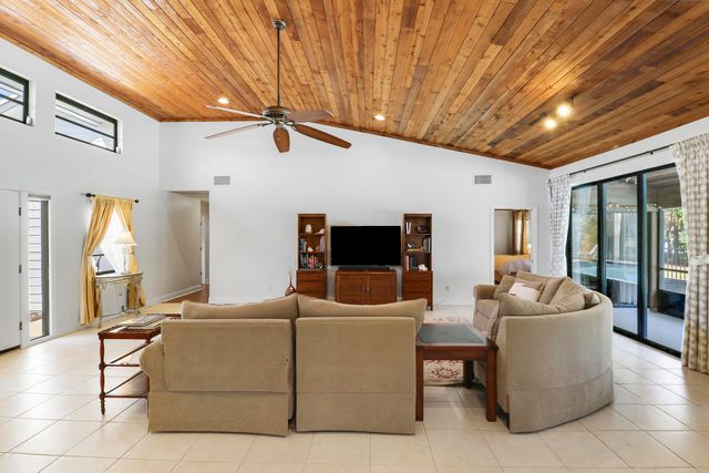 899 NE Juniper Place, Jensen Beach, FL 34957