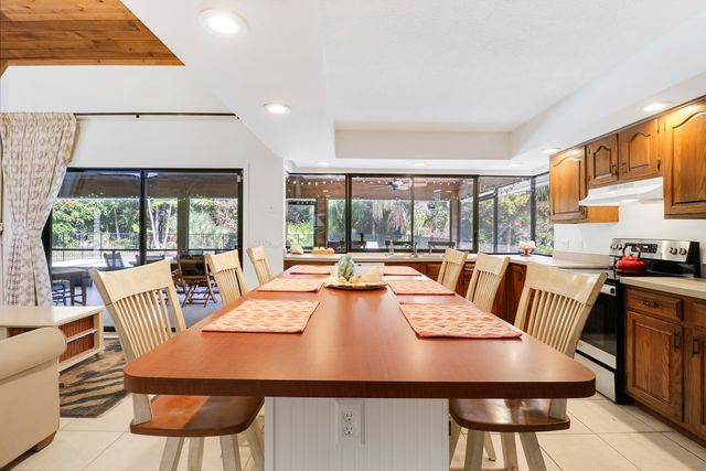 899 NE Juniper Place, Jensen Beach, FL 34957