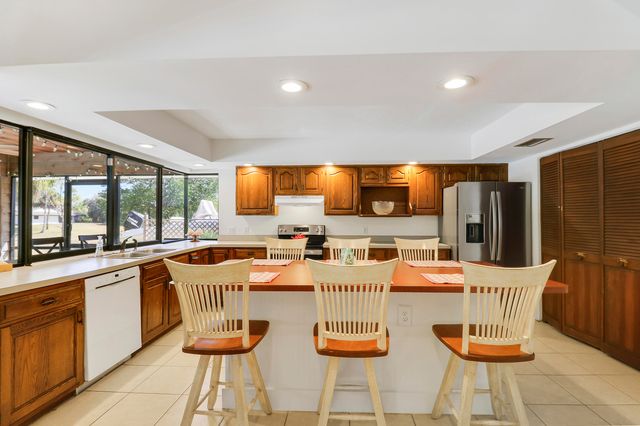 899 NE Juniper Place, Jensen Beach, FL 34957