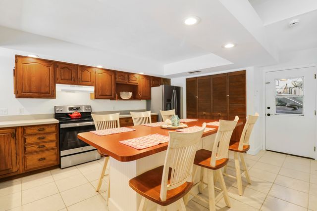 899 NE Juniper Place, Jensen Beach, FL 34957