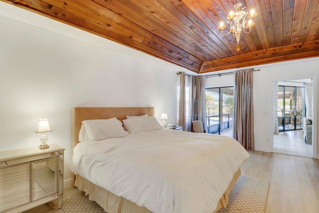 899 NE Juniper Place, Jensen Beach, FL 34957