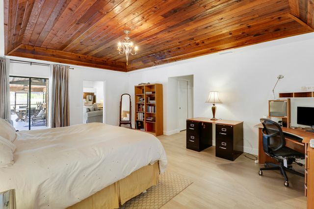 899 NE Juniper Place, Jensen Beach, FL 34957