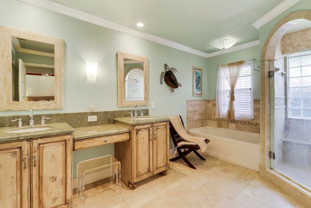 899 NE Juniper Place, Jensen Beach, FL 34957