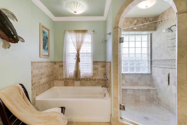 899 NE Juniper Place, Jensen Beach, FL 34957