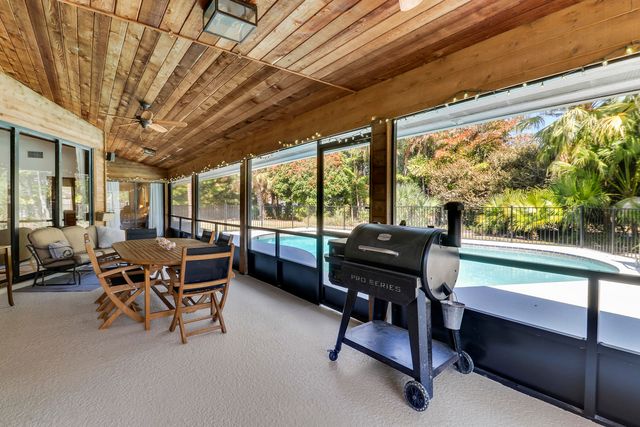 899 NE Juniper Place, Jensen Beach, FL 34957