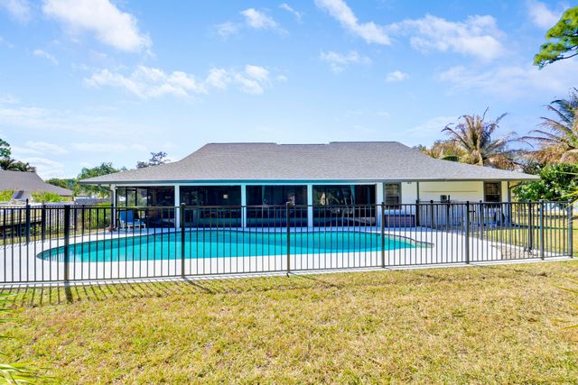 899 NE Juniper Place, Jensen Beach, FL 34957