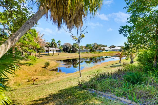 899 NE Juniper Place, Jensen Beach, FL 34957