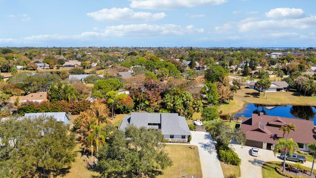 899 NE Juniper Place, Jensen Beach, FL 34957