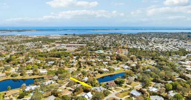 899 NE Juniper Place, Jensen Beach, FL 34957
