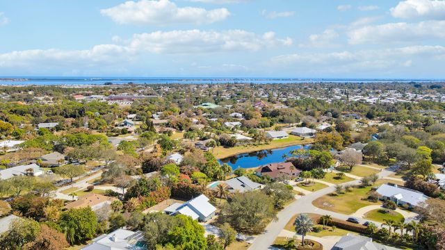 899 NE Juniper Place, Jensen Beach, FL 34957