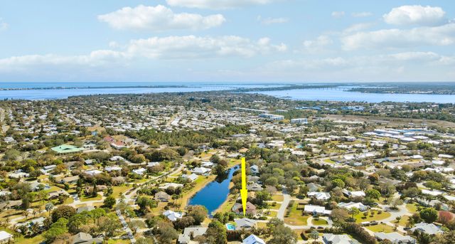 899 NE Juniper Place, Jensen Beach, FL 34957