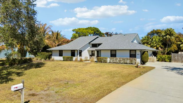 899 NE Juniper Place, Jensen Beach, FL 34957