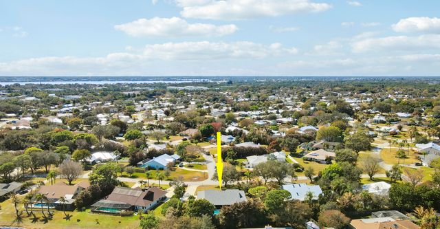 899 NE Juniper Place, Jensen Beach, FL 34957